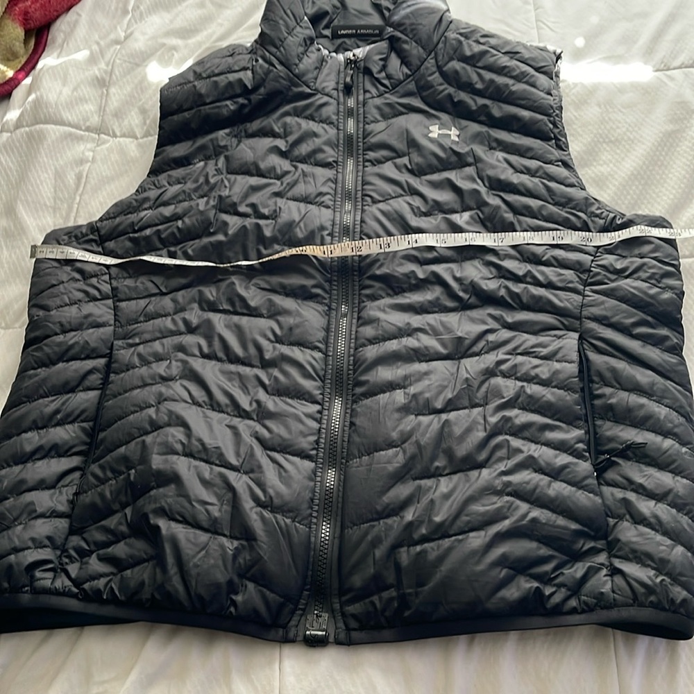 Under armour vest womens xl black. Used once